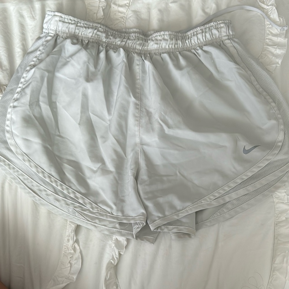 white nike shorts size medium
